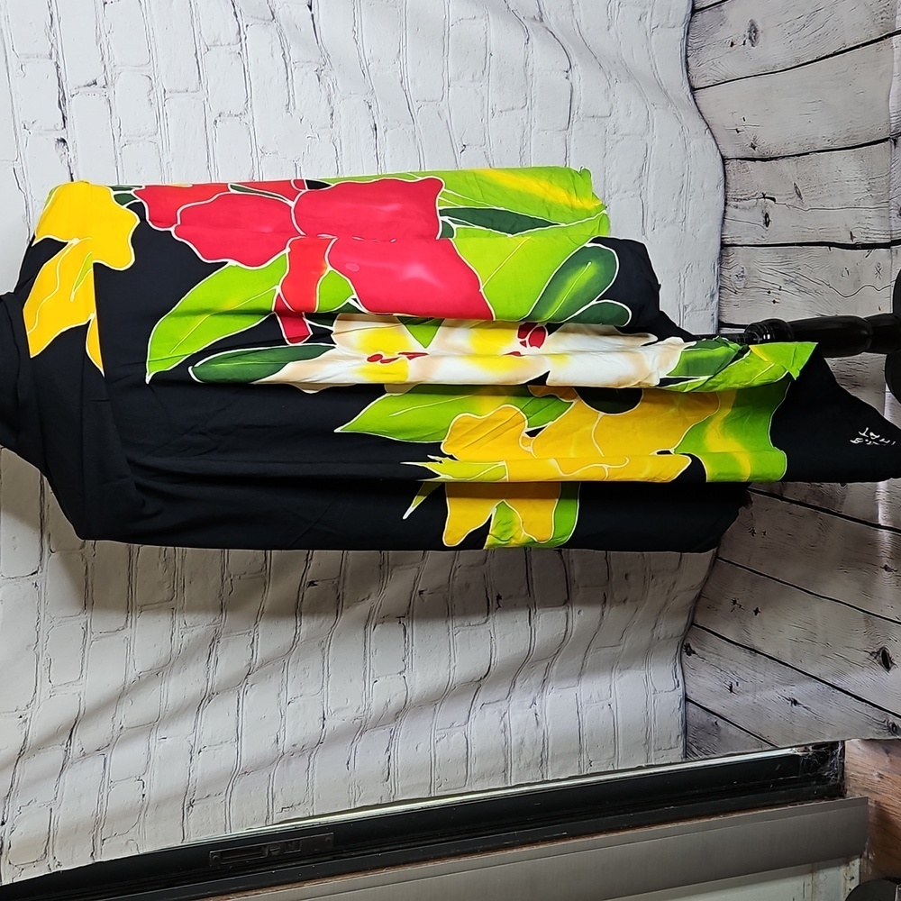 Banana Beach Black Floral Sarong - Picture 4 of 8